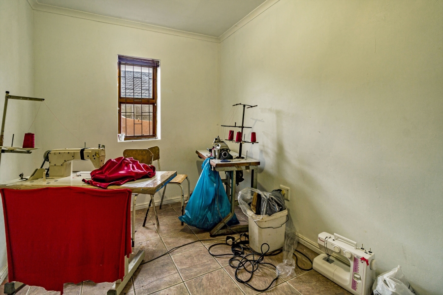 5 Bedroom Property for Sale in Bell Glen Western Cape